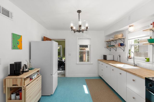 525 W 22nd Street, Holland, MI 49423