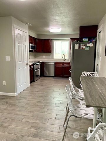 416 Mckenzie Avenue SW, Yelm, WA 98597