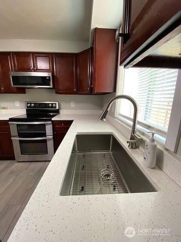 416 Mckenzie Avenue SW, Yelm, WA 98597