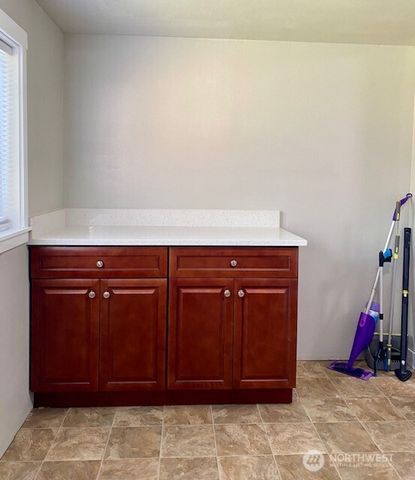 416 Mckenzie Avenue SW, Yelm, WA 98597