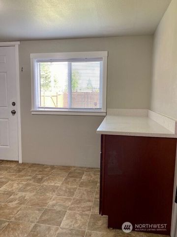 416 Mckenzie Avenue SW, Yelm, WA 98597