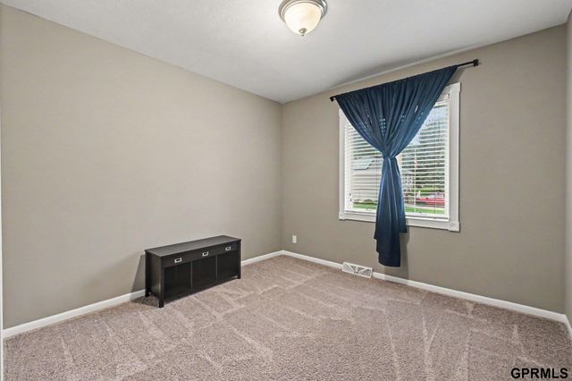 1005 Overland Trail, Papillion, NE 68046