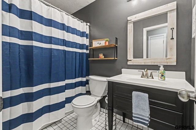1005 Overland Trail, Papillion, NE 68046