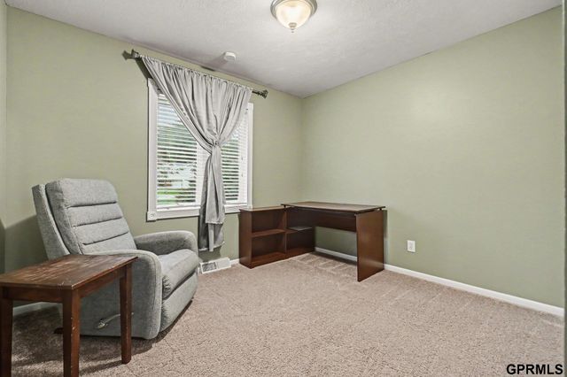 1005 Overland Trail, Papillion, NE 68046