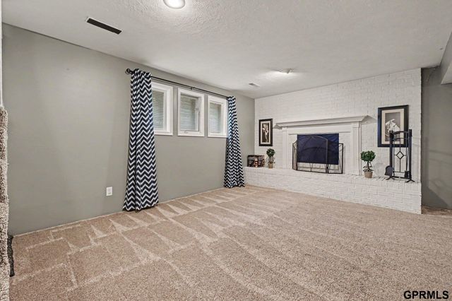 1005 Overland Trail, Papillion, NE 68046