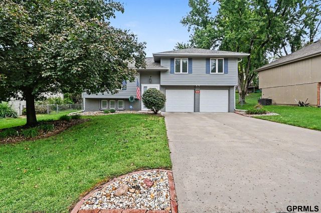 1005 Overland Trail, Papillion, NE 68046