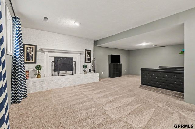 1005 Overland Trail, Papillion, NE 68046