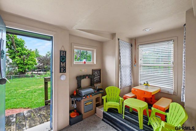 1005 Overland Trail, Papillion, NE 68046