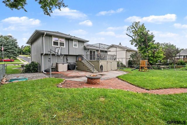 1005 Overland Trail, Papillion, NE 68046