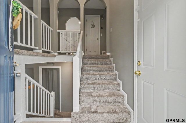 1005 Overland Trail, Papillion, NE 68046