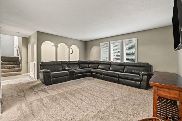 1005 Overland Trail, Papillion, NE 68046