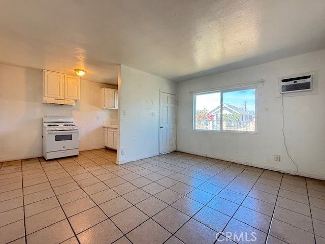 818 E C St, Colton, CA 92324