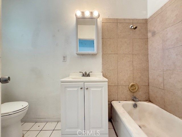 818 E C St, Colton, CA 92324