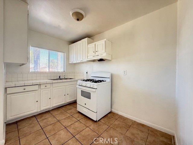 818 E C St, Colton, CA 92324