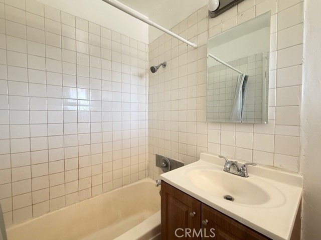 818 E C St, Colton, CA 92324