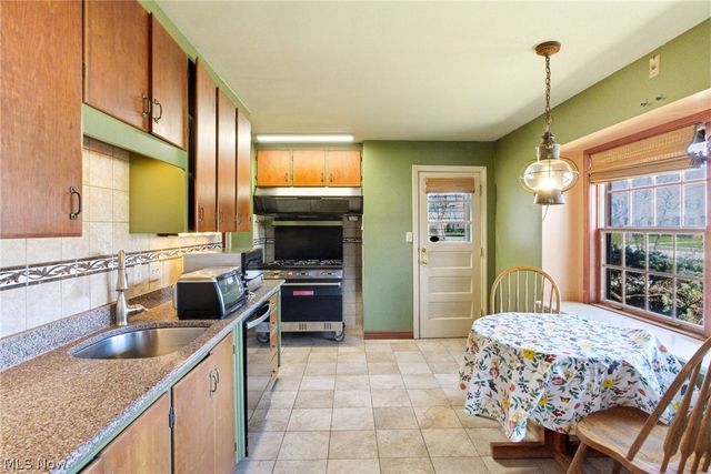 29319 Cresthaven Drive, Willowick, OH 44095
