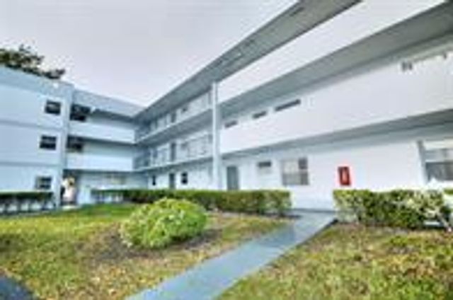 8401 LAGOS DE CAMPO Boulevard 306V, Tamarac, FL 33321