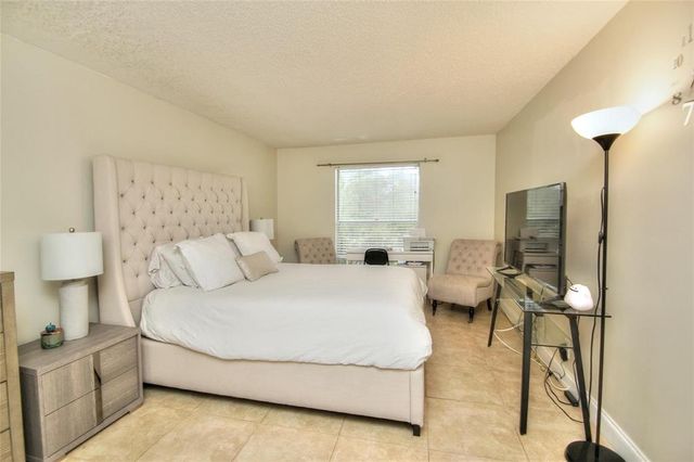 8401 LAGOS DE CAMPO Boulevard 306V, Tamarac, FL 33321