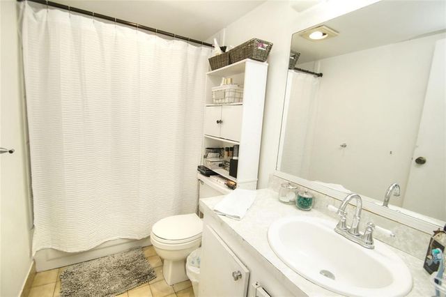 8401 LAGOS DE CAMPO Boulevard 306V, Tamarac, FL 33321