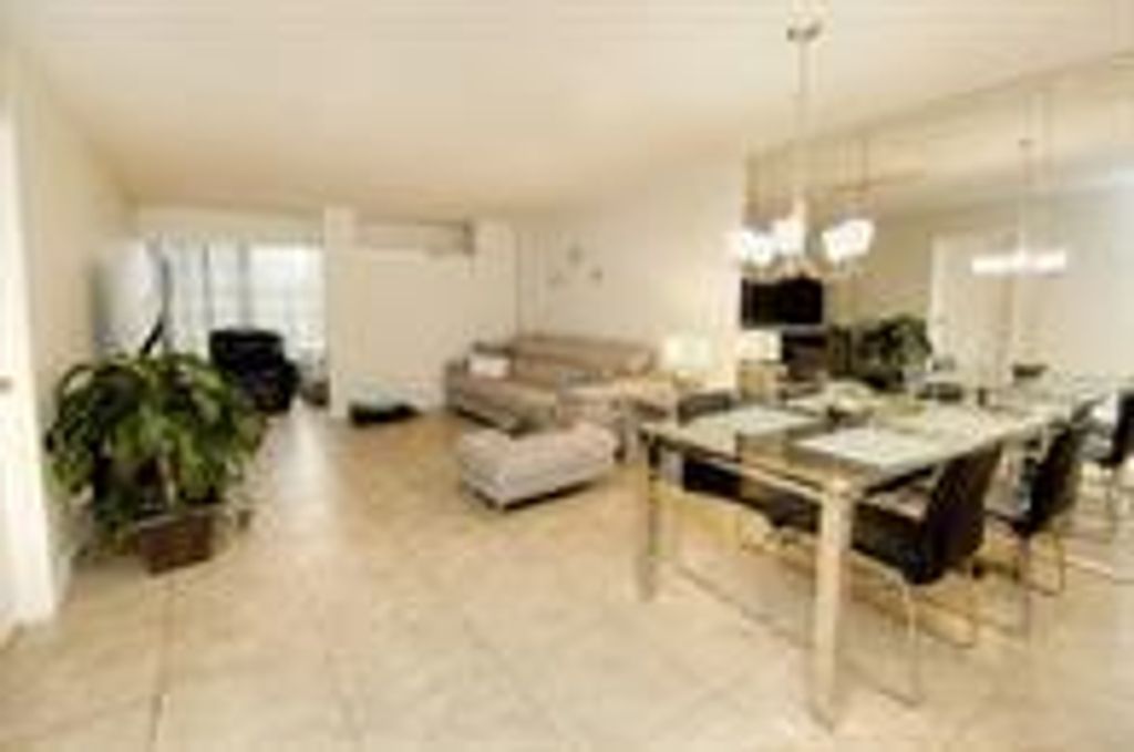 8401 LAGOS DE CAMPO Boulevard 306V, Tamarac, FL 33321