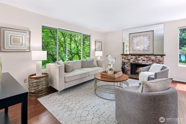 155 Capella Drive NW, Issaquah, WA 98027