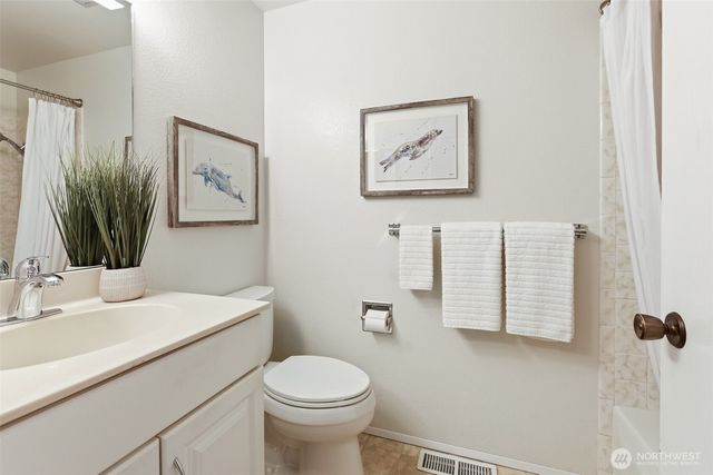 155 Capella Drive NW, Issaquah, WA 98027
