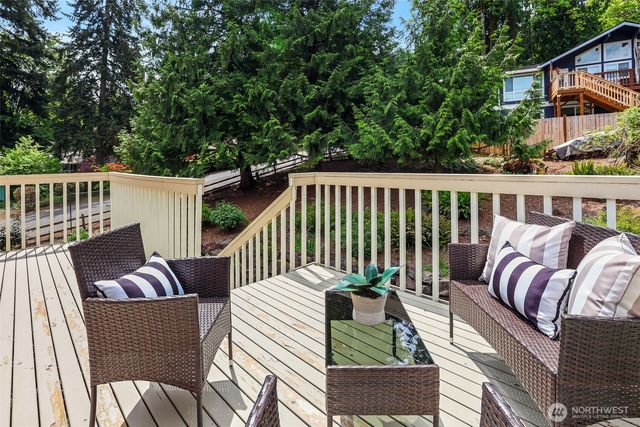 155 Capella Drive NW, Issaquah, WA 98027