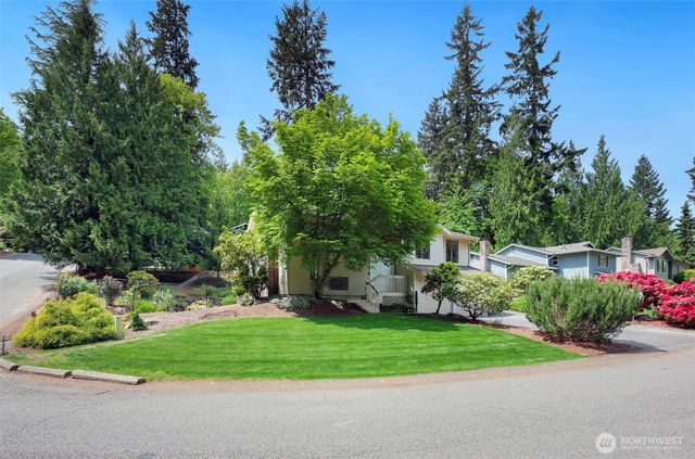 155 Capella Drive NW, Issaquah, WA 98027