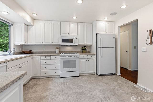 155 Capella Drive NW, Issaquah, WA 98027