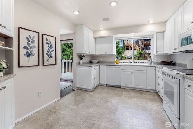 155 Capella Drive NW, Issaquah, WA 98027