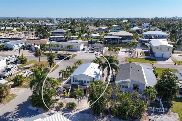 2831 York RD, St James City, FL 33956