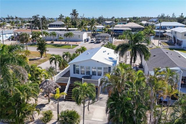 2831 York RD, St James City, FL 33956