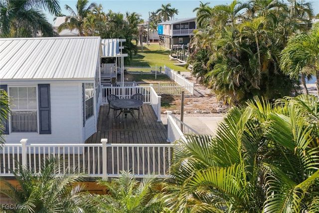 2831 York RD, St James City, FL 33956