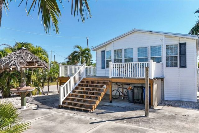 2831 York RD, St James City, FL 33956