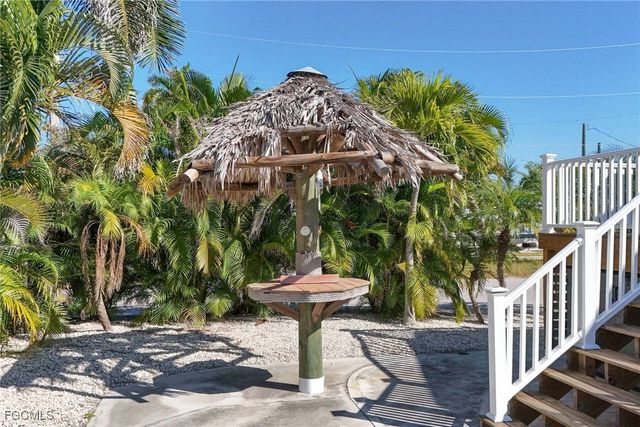 2831 York RD, St James City, FL 33956