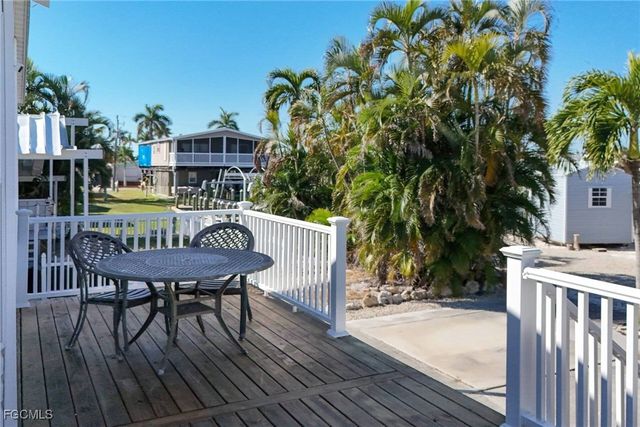 2831 York RD, St James City, FL 33956