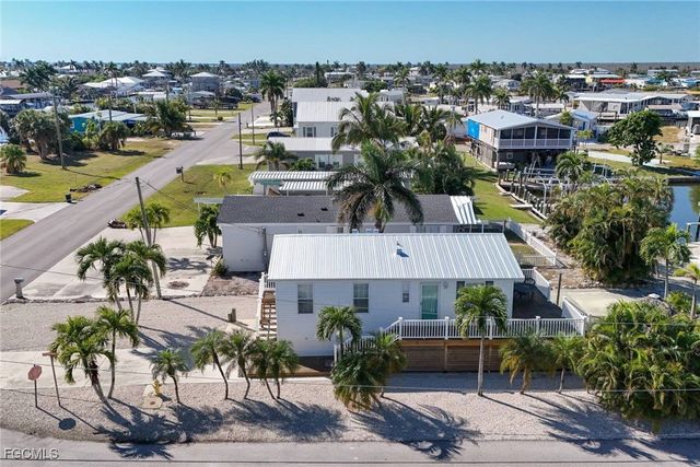 2831 York RD, St James City, FL 33956