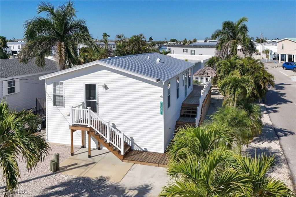 2831 York RD, St James City, FL 33956