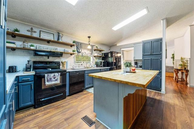 553 Pleasant Acres Drive, Maysville, GA 30558