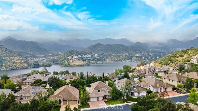 562 Ravensbury, Lake Sherwood, CA 91361