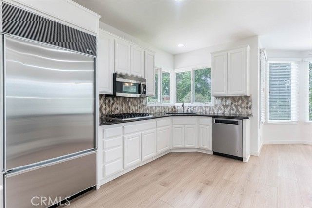 562 Ravensbury, Lake Sherwood, CA 91361