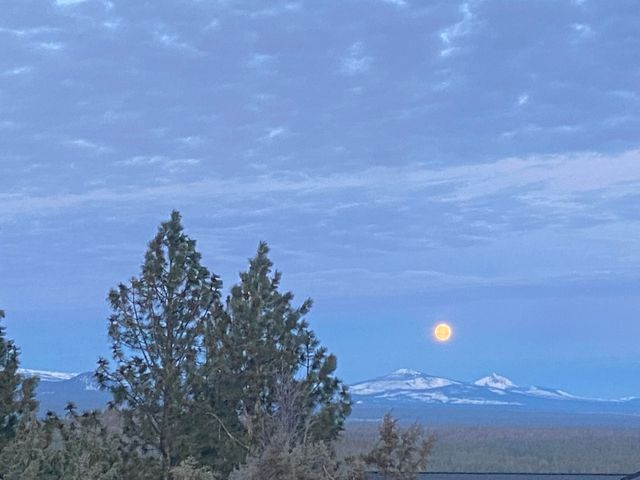 3326 NW Windwood Way, Bend, OR 97703
