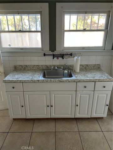 1184 N Kenmore, Los Angeles, CA 90029