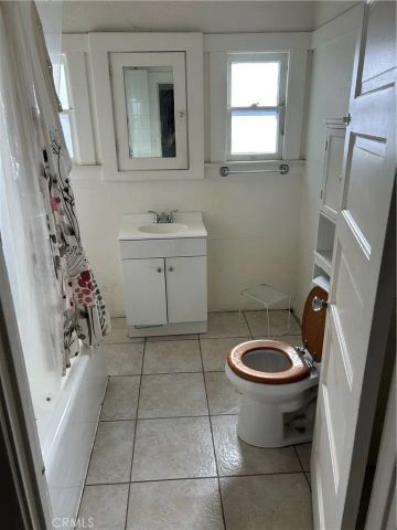 1184 N Kenmore, Los Angeles, CA 90029