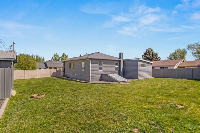 1924 Cedar Avenue, Lewiston, ID 83501