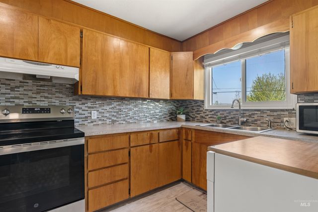 1924 Cedar Avenue, Lewiston, ID 83501