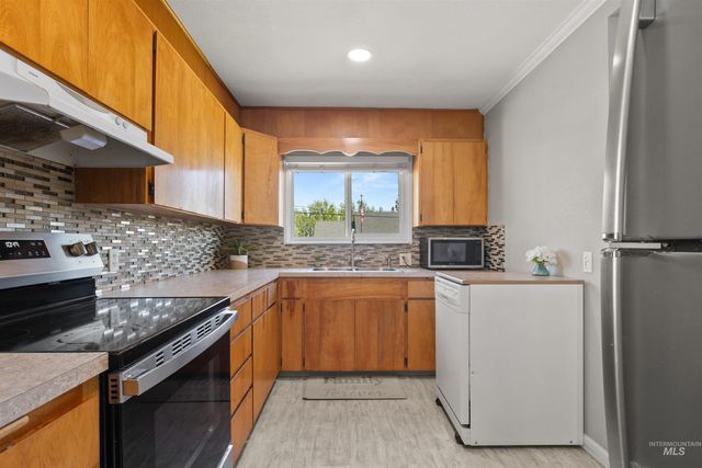 1924 Cedar Avenue, Lewiston, ID 83501