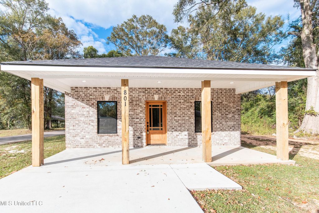 801 Fourth Street, Picayune, MS 39466