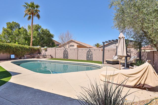 3236 E Hiddenview Drive, Phoenix, AZ 85048