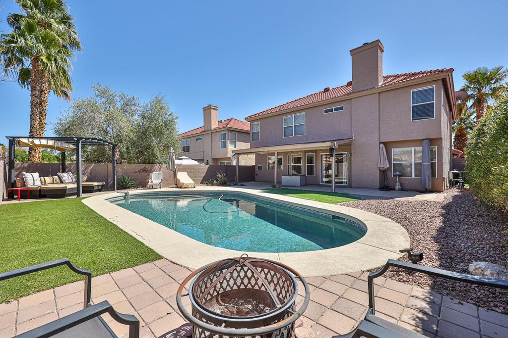 3236 E Hiddenview Drive, Phoenix, AZ 85048